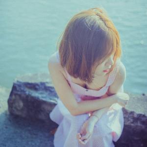 鞠君彩
